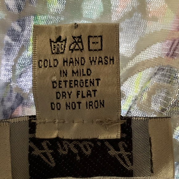 Aria. A Love Tree Lace Overlay Tunic Size Medium - Picture 8 of 8